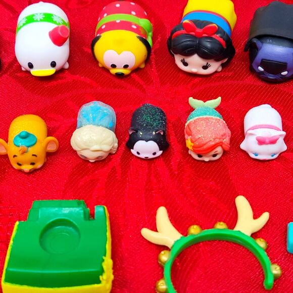HUGE Lot Of 40+ Vinyl Tsum Tsum Figures 3 Sizes Figures, Stands & Accessories - Picture 2 of 14
